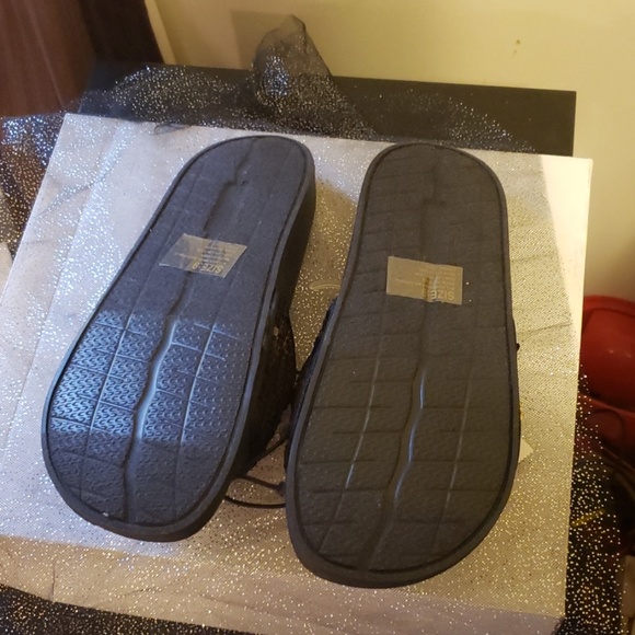 Black and gold slippers - Picture 2 of 2